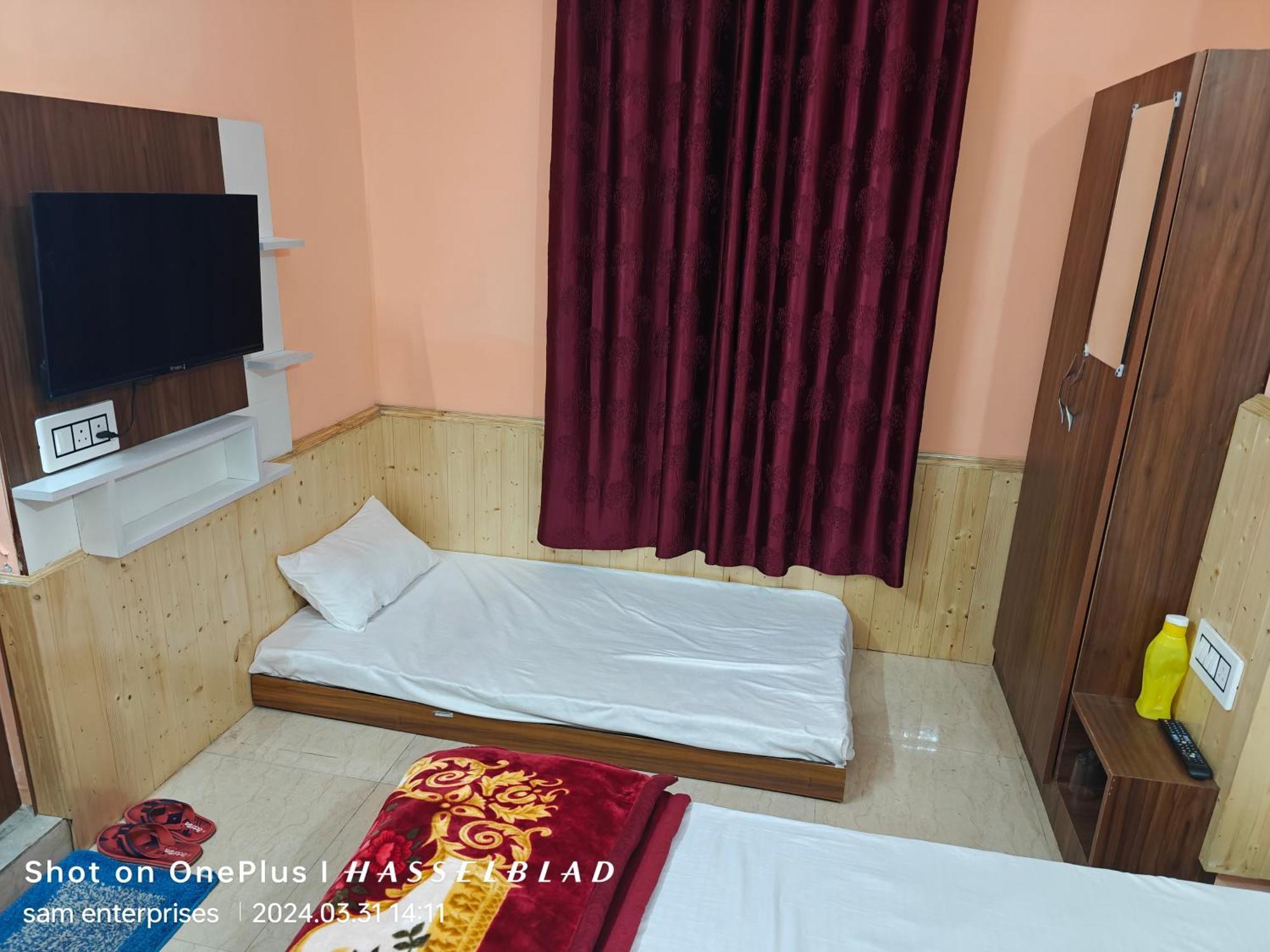 Crimson Inn B&B Rampur  Bagian luar foto